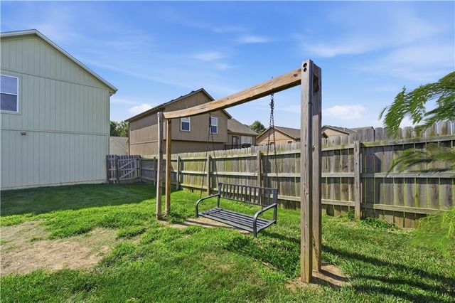 12208 N SHANNON Avenue, Kansas City, MO 64163