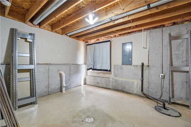 12208 N SHANNON Avenue, Kansas City, MO 64163