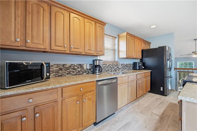12208 N SHANNON Avenue, Kansas City, MO 64163