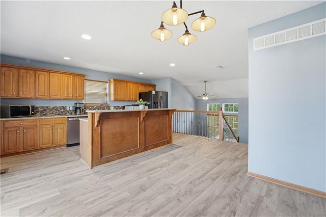 12208 N SHANNON Avenue, Kansas City, MO 64163