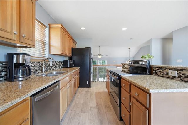 12208 N SHANNON Avenue, Kansas City, MO 64163