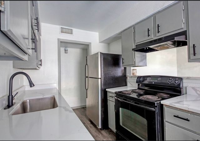 916 Isbell Road D, Fort Worth, TX 76114