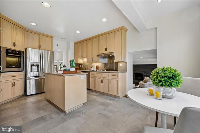 6309 LENOX RD, Bethesda, MD 20817