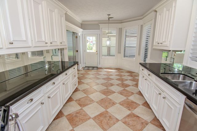 6807 Queensclub Drive, Houston, TX 77069