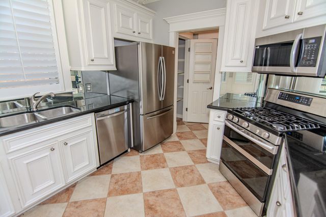 6807 Queensclub Drive, Houston, TX 77069