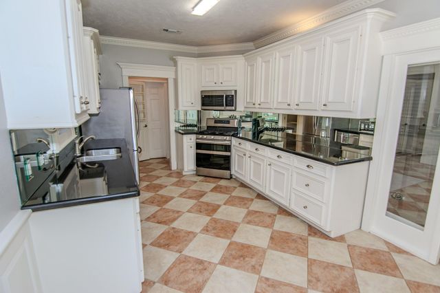 6807 Queensclub Drive, Houston, TX 77069