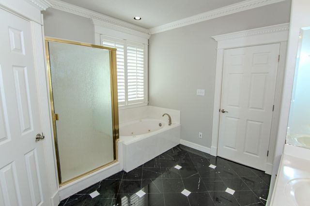 6807 Queensclub Drive, Houston, TX 77069
