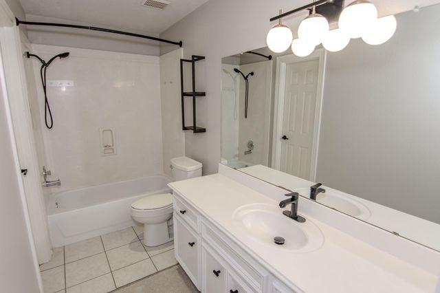6807 Queensclub Drive, Houston, TX 77069