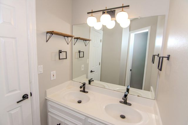 6807 Queensclub Drive, Houston, TX 77069