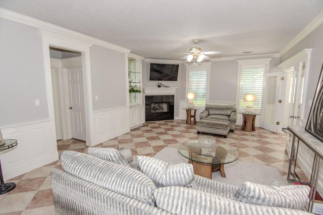 6807 Queensclub Drive, Houston, TX 77069
