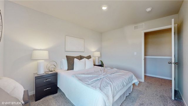 1324 NE Country Meadow Drive, Ankeny, IA 50021