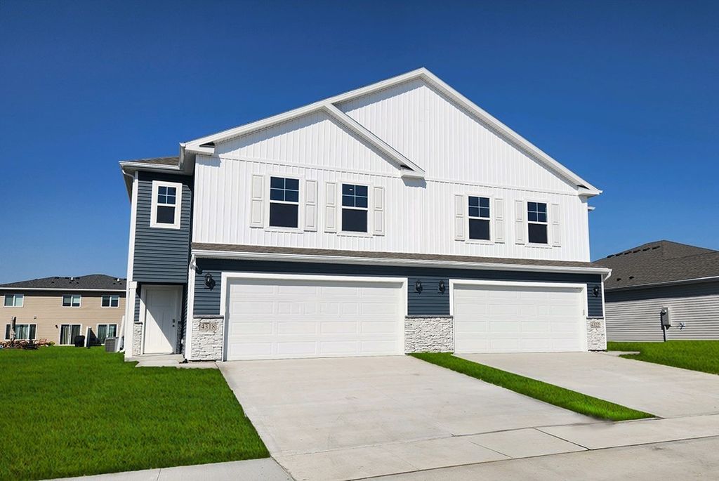 1324 NE Country Meadow Drive, Ankeny, IA 50021