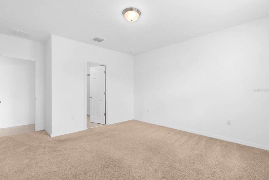 Image 12 of property listing at 1158 FORESHORE LANE, Haines City, FL 33844