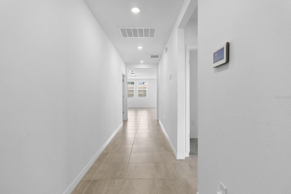 Image 4 of property listing at 1158 FORESHORE LANE, Haines City, FL 33844