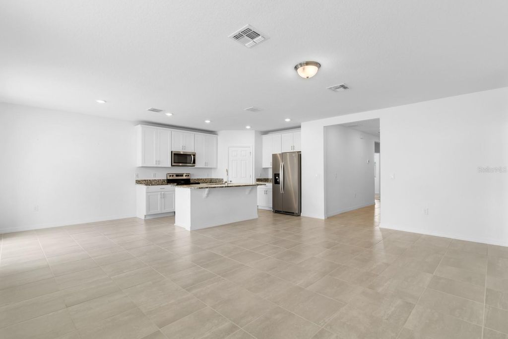 Image 6 of property listing at 1158 FORESHORE LANE, Haines City, FL 33844