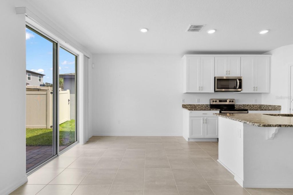 Image 8 of property listing at 1158 FORESHORE LANE, Haines City, FL 33844