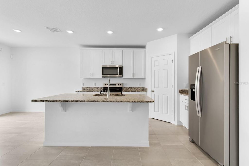 Image 10 of property listing at 1158 FORESHORE LANE, Haines City, FL 33844