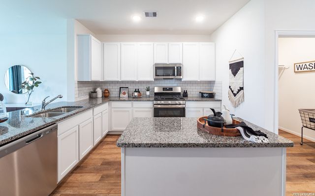6705 RUNAWAY ROW, Converse, TX 78109