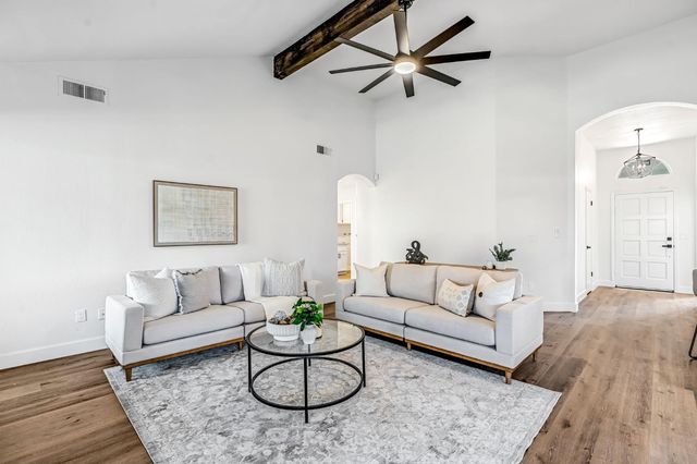 1760 E Omaha Avenue, Fresno, CA 93720