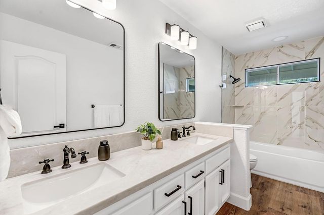 1760 E Omaha Avenue, Fresno, CA 93720