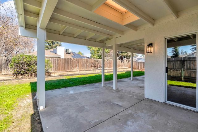 1760 E Omaha Avenue, Fresno, CA 93720