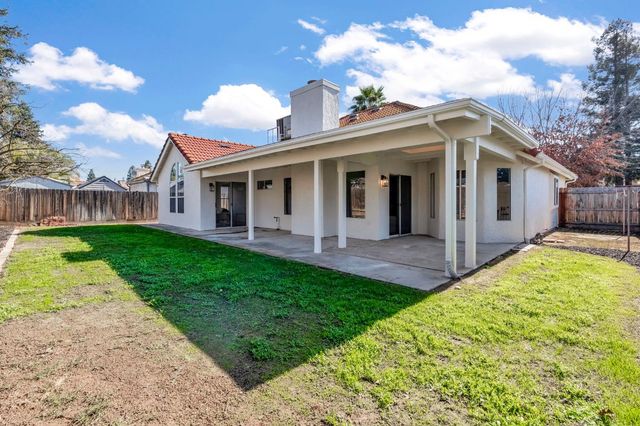 1760 E Omaha Avenue, Fresno, CA 93720