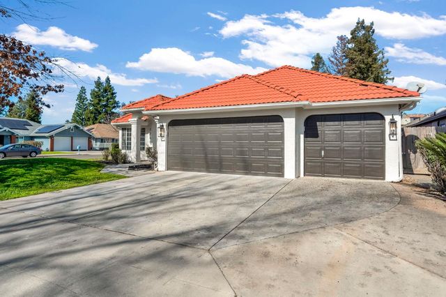 1760 E Omaha Avenue, Fresno, CA 93720