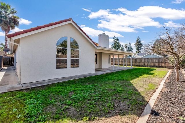 1760 E Omaha Avenue, Fresno, CA 93720
