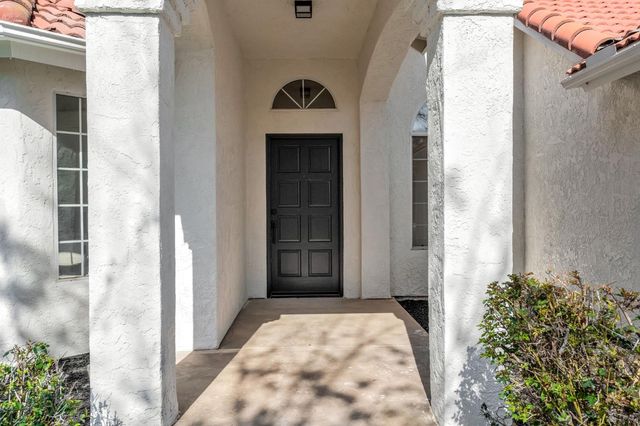 1760 E Omaha Avenue, Fresno, CA 93720