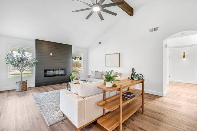 1760 E Omaha Avenue, Fresno, CA 93720