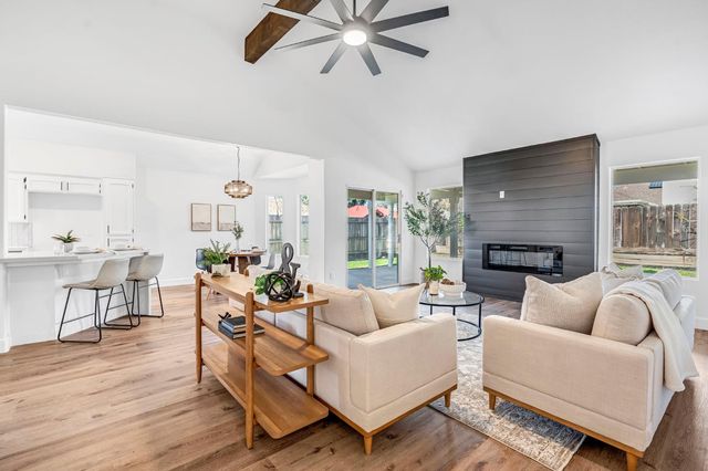 1760 E Omaha Avenue, Fresno, CA 93720