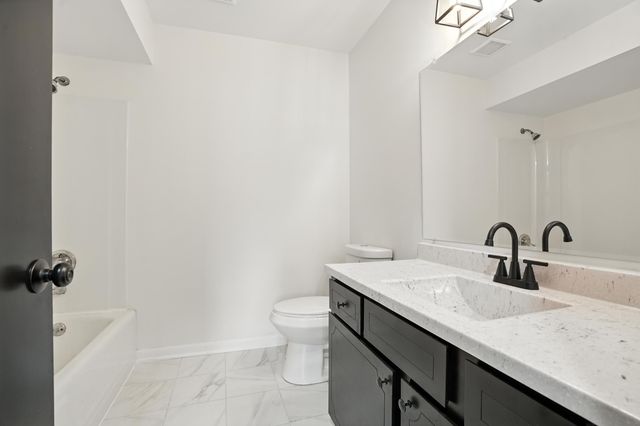 3312 E 170th Street, Lansing, IL 60438