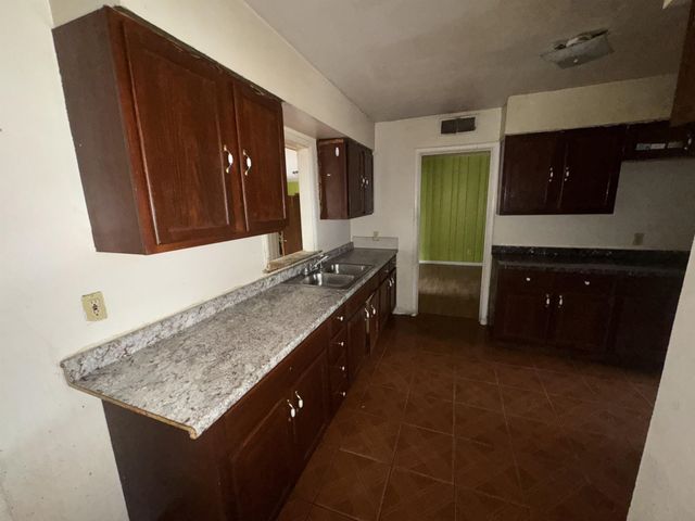 1308 E RAINES RD, Memphis, TN 38116