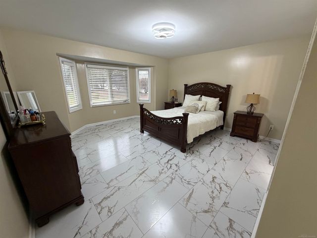 47040 W Wayford Drive Drive, Shelby Twp, MI 48315