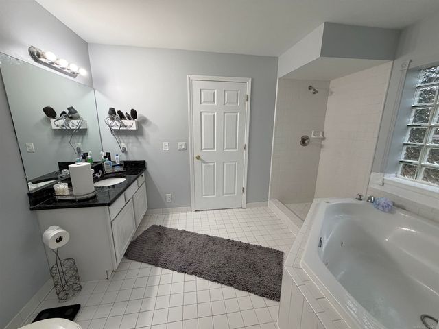 47040 W Wayford Drive Drive, Shelby Twp, MI 48315