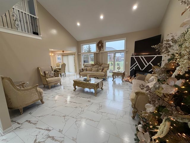 47040 W Wayford Drive Drive, Shelby Twp, MI 48315