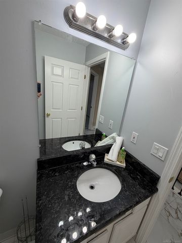 47040 W Wayford Drive Drive, Shelby Twp, MI 48315