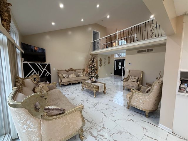 47040 W Wayford Drive Drive, Shelby Twp, MI 48315