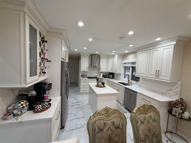 47040 W Wayford Drive Drive, Shelby Twp, MI 48315