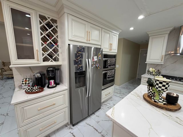 47040 W Wayford Drive Drive, Shelby Twp, MI 48315