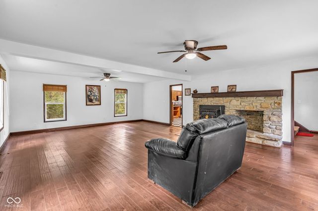8 Mill Springs, Coatesville, IN 46121