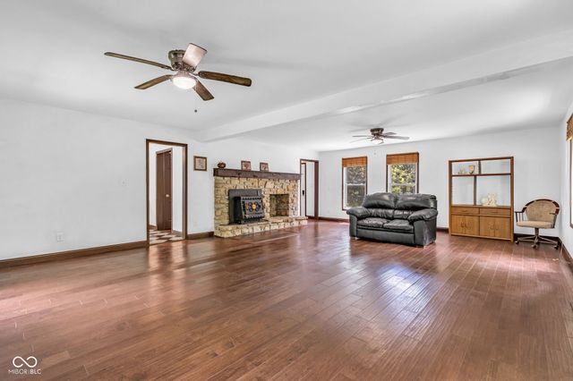 8 Mill Springs, Coatesville, IN 46121