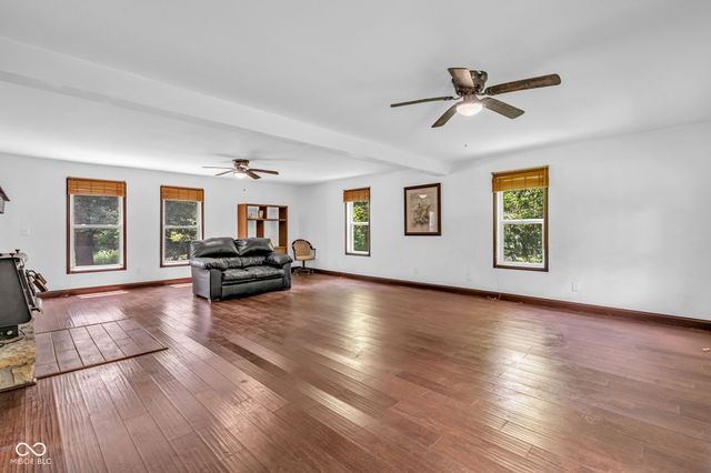 8 Mill Springs, Coatesville, IN 46121