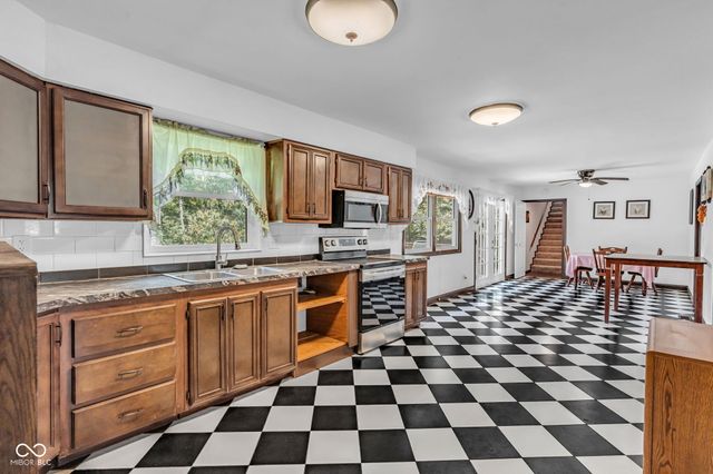 8 Mill Springs, Coatesville, IN 46121