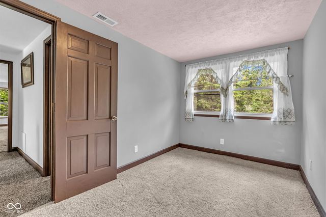 8 Mill Springs, Coatesville, IN 46121