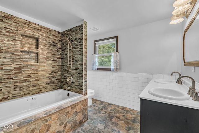 8 Mill Springs, Coatesville, IN 46121