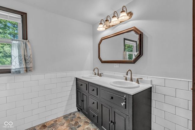 8 Mill Springs, Coatesville, IN 46121