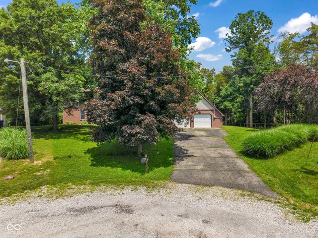 8 Mill Springs, Coatesville, IN 46121