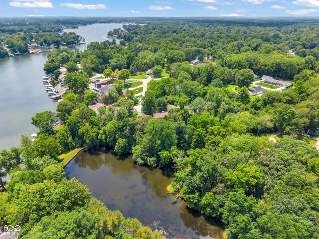 8 Mill Springs, Coatesville, IN 46121