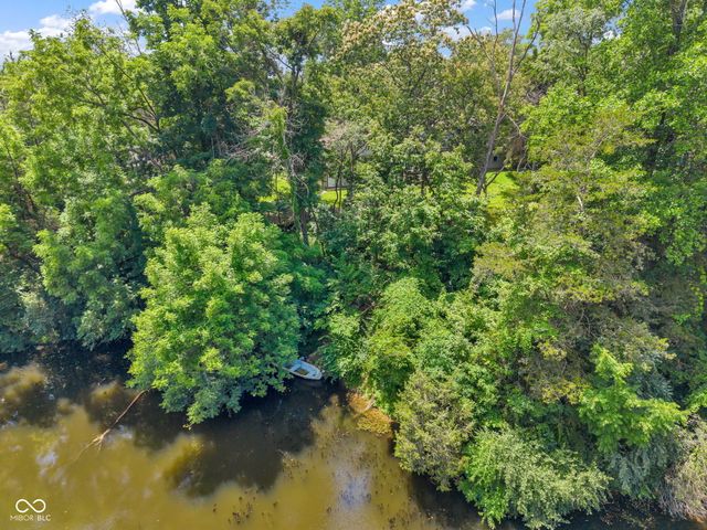 8 Mill Springs, Coatesville, IN 46121